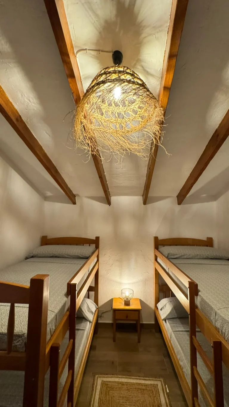 8f4d1f_22bab2583232455dba83320de490002b~mv2 (1)