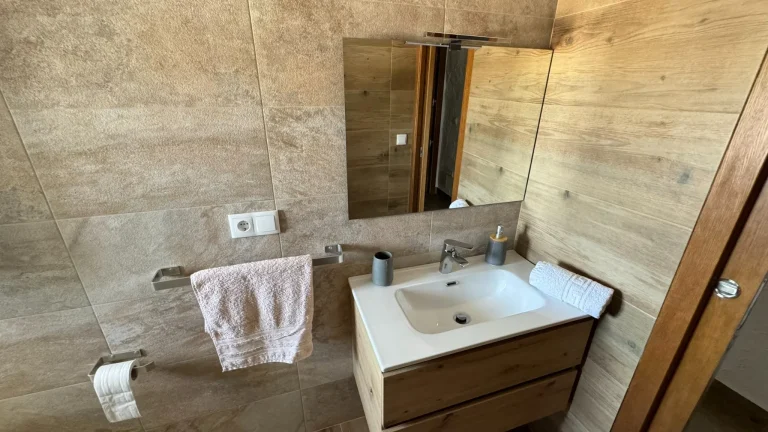 8f4d1f_6c9be74c3da1457ea46d449fa5cd1e83~mv2