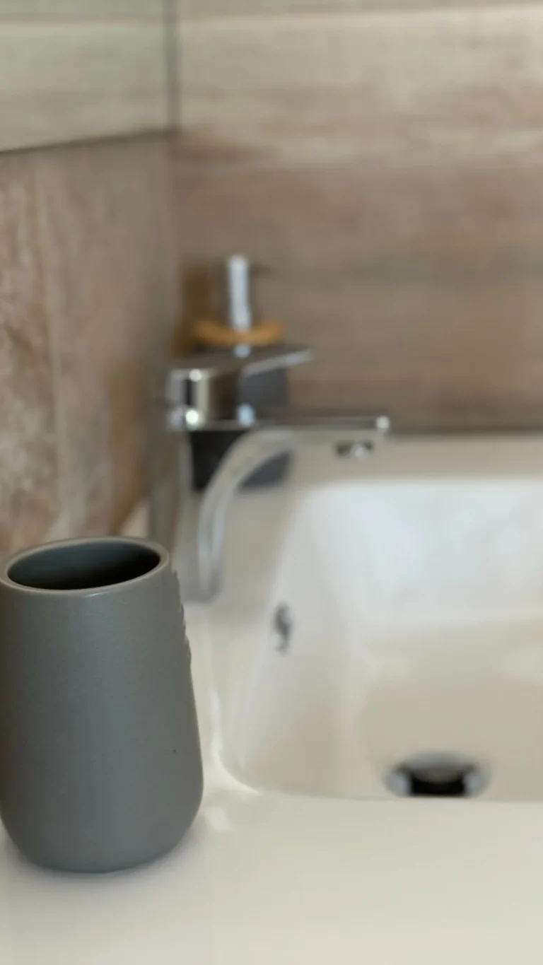 8f4d1f_c0756359f84a4544b70202b9947a57db~mv2